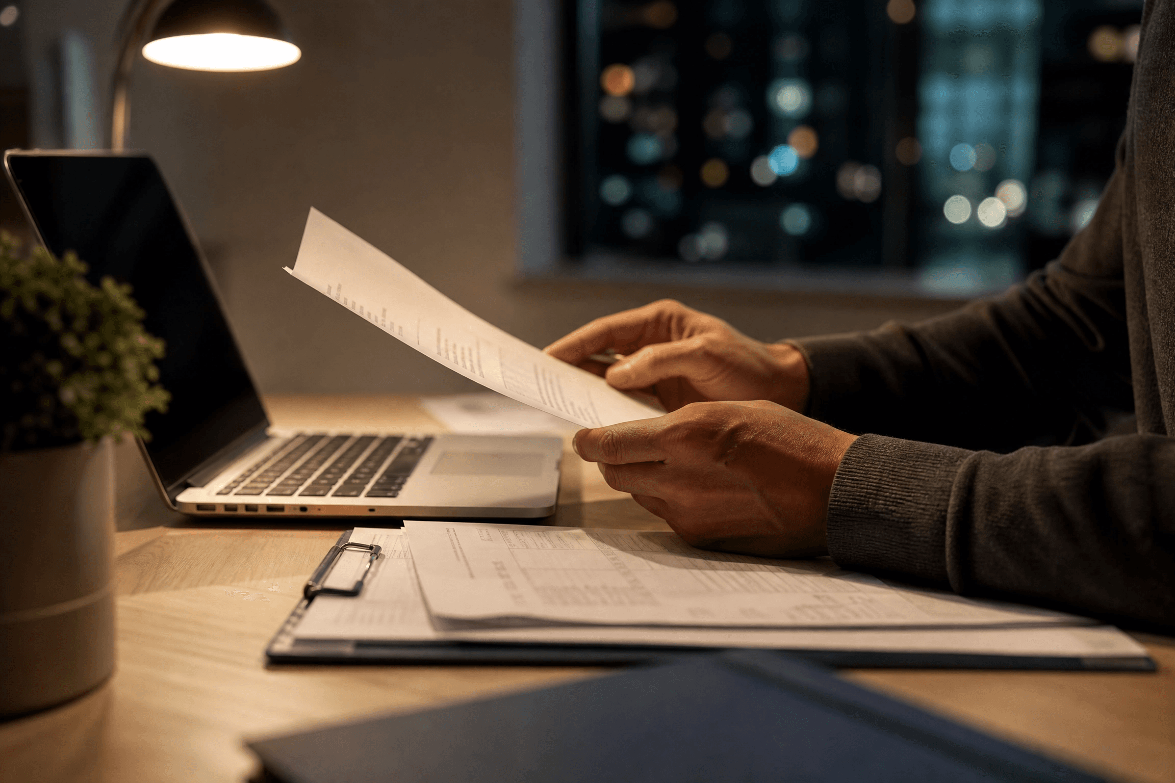 Análise de nota fiscal e laptop